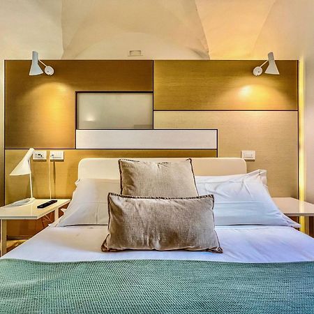 Santacroce Luxury Rooms Lecce Exterior photo