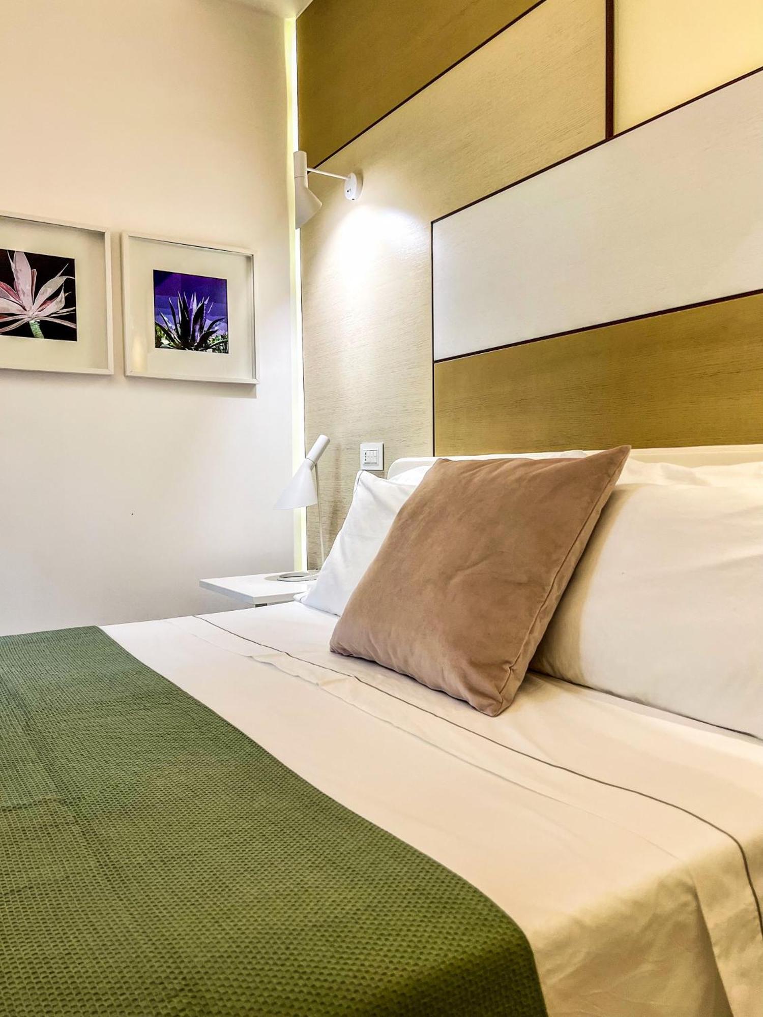Santacroce Luxury Rooms Lecce Exterior photo