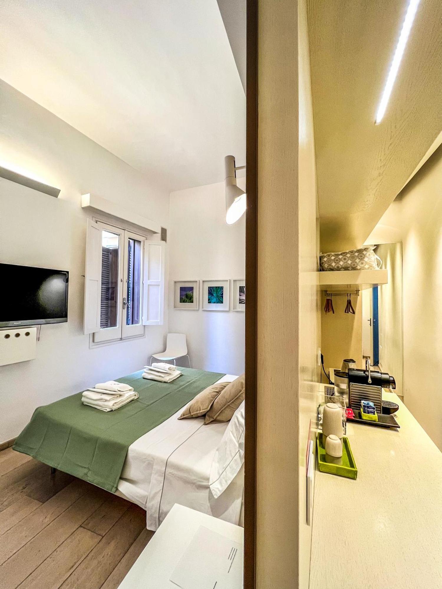 Santacroce Luxury Rooms Lecce Exterior photo