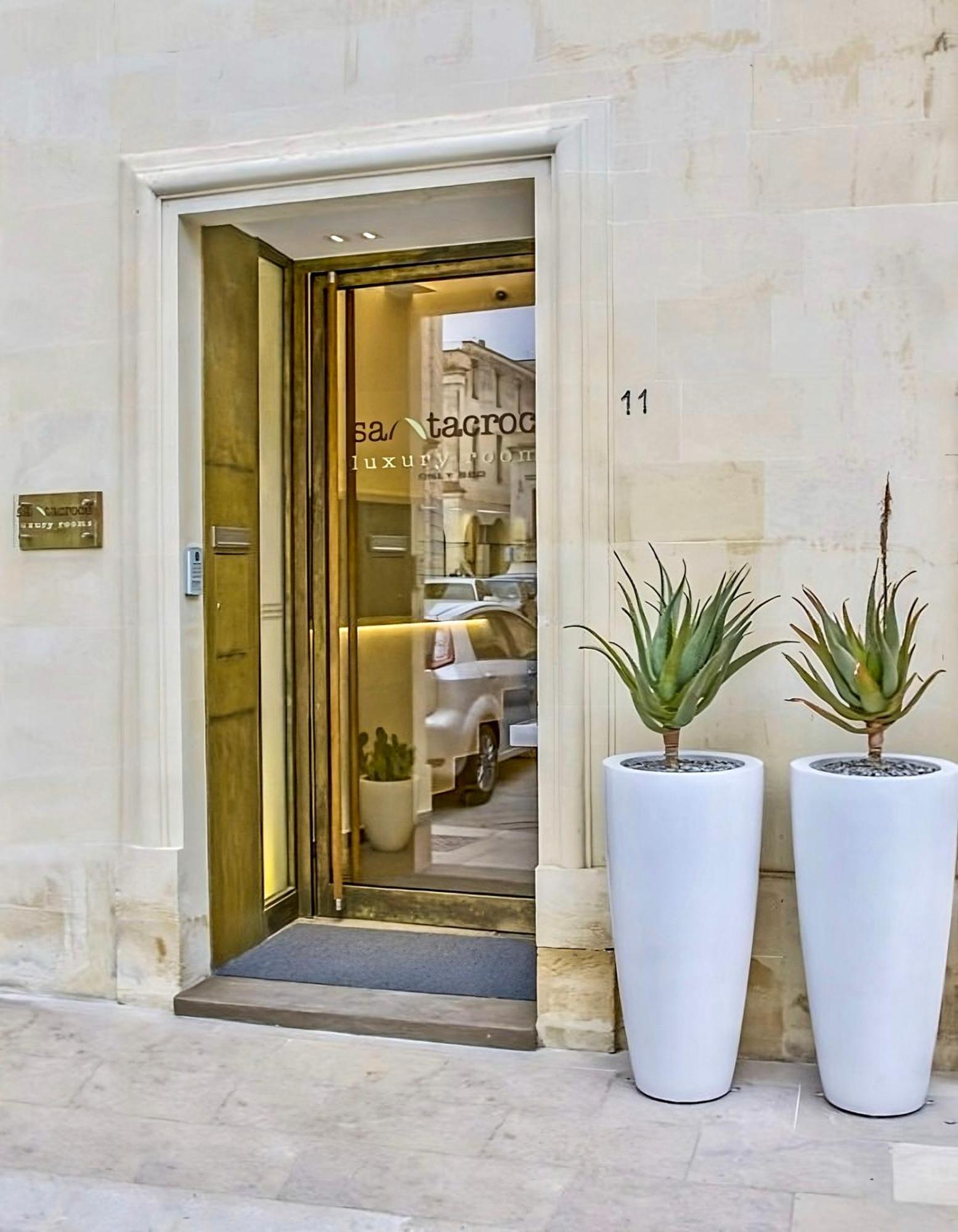 Santacroce Luxury Rooms Lecce Exterior photo