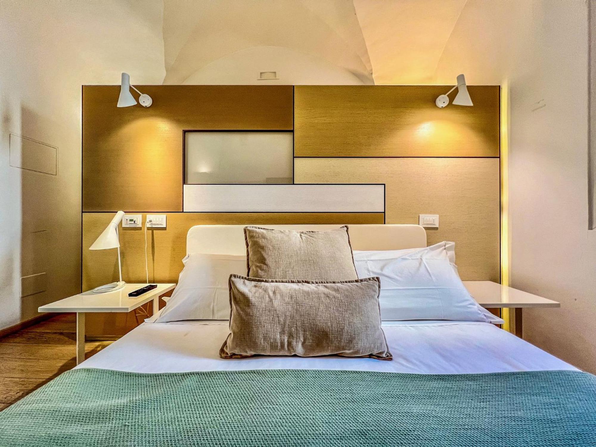 Santacroce Luxury Rooms Lecce Exterior photo