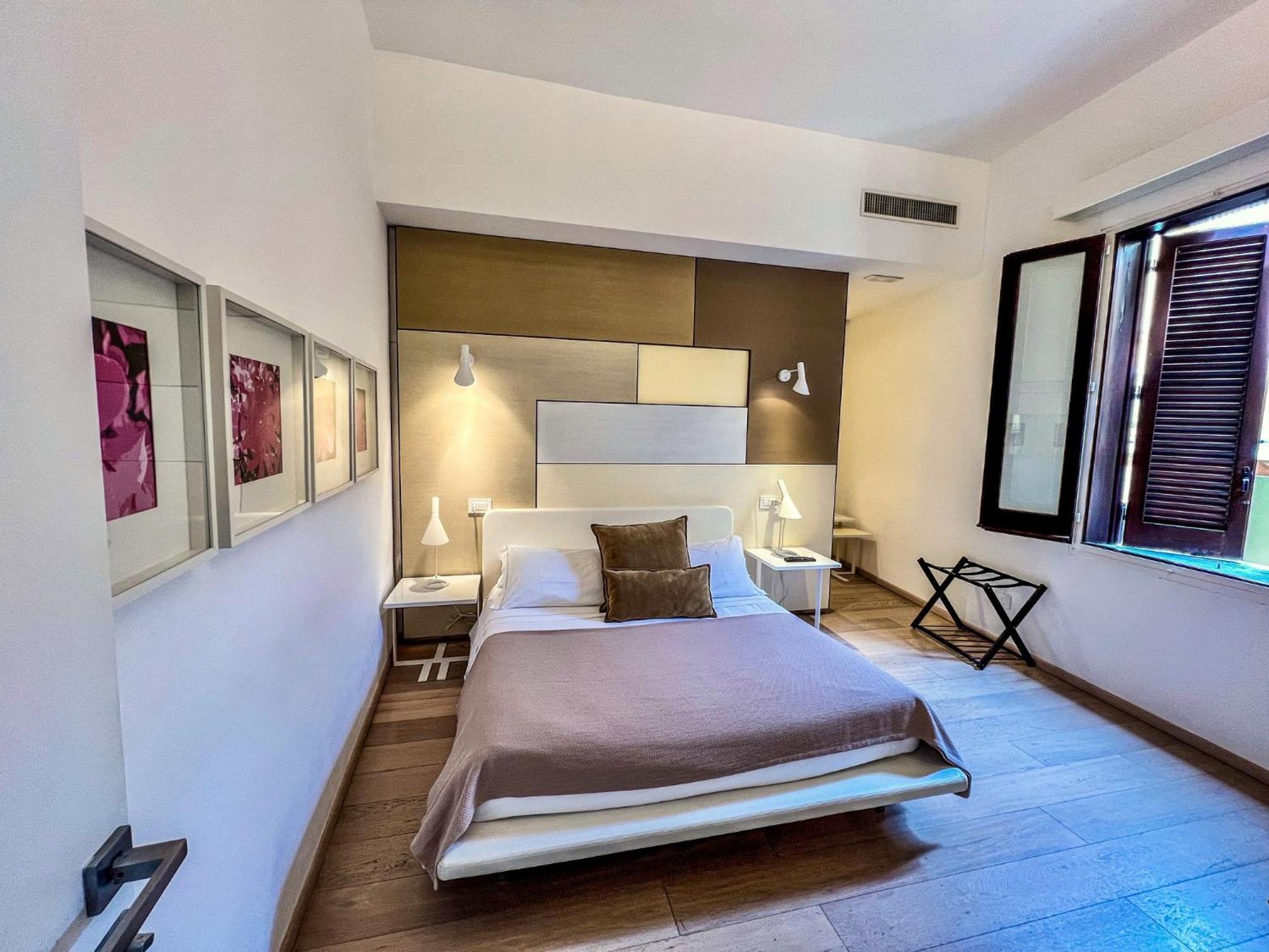 Santacroce Luxury Rooms Lecce Exterior photo